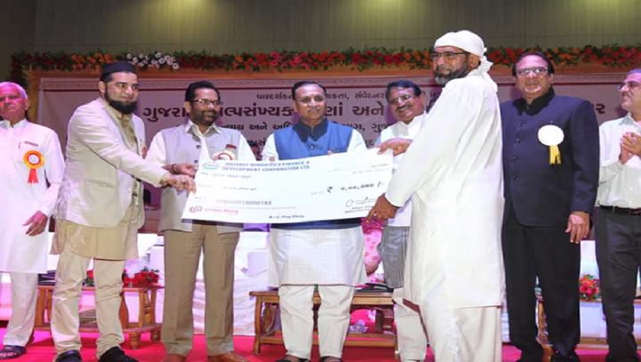 minority bjp gujrat roopani mukhtar abbas modi congress