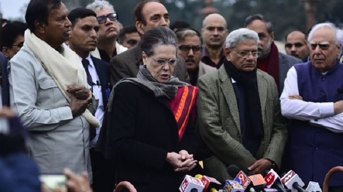 नागरिकता कानून पर चेन्नई से लेकर आक्सफोर्ड तक गरम, विपक्ष ने खटखटाया पहले नागरिक का दरवाजा