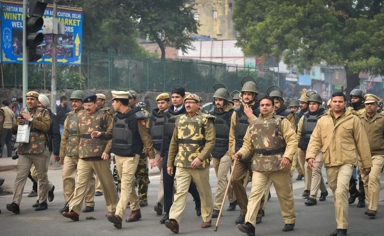 राजधानी में इमरजेंसी! केंद्र ने दिया पुलिस को अकूत अधिकार