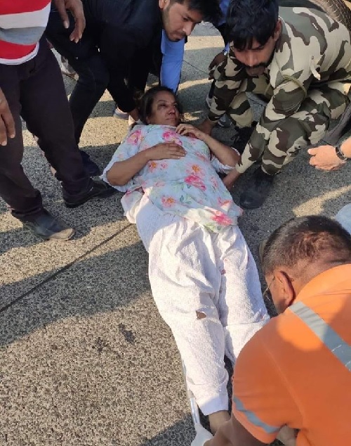 मशहूर अभिनेत्री शबाना आजमी बॉम्बे-पुणे हाईवे पर कार हादसे में गंभीर रूप से घायल