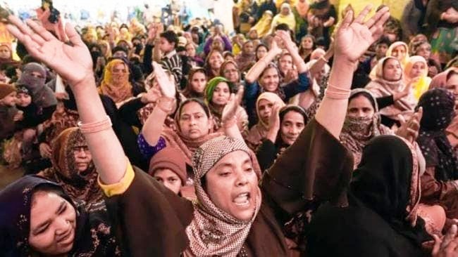 मानवतावादी भीड़ और धार्मिक कट्टरपंथियों की भीड़ में अंतर है