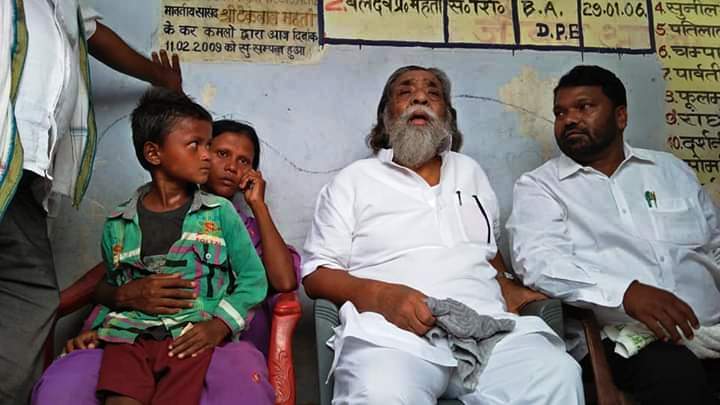 विपक्ष के नेता सरकार में आ गए लेकिन डोली मजदूर मोतीलाल बास्के के परिवार को नहीं मिला इंसाफ