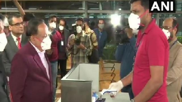 कोरोना पर 10 अहम सवाल, जिनके जवाब देने से भाग रही है सरकार