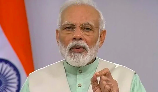 पीएम मोदी देश को संबोधित करते हुए।