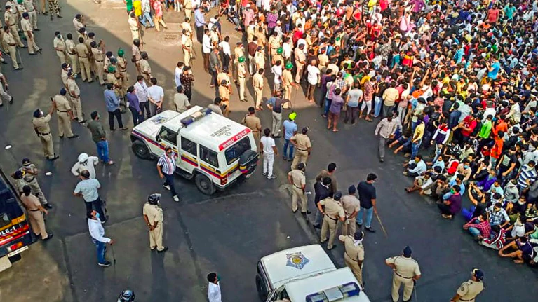 प्रवासी-दिहाड़ी मज़दूरों के लिए गैस चैंबर बन गया है पूरा देश