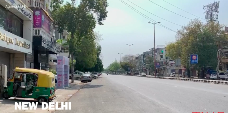 दिल्ली की एक सड़क।