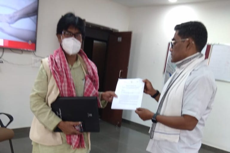 माले एमएलए महबूब आलम ने आपदा प्रबंधन के सचिव को सौंपा पत्र, कहा-सभी मजदूरों की वापसी की गारंटी करे सरकार