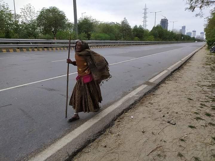 एक बुजुर्ग महिला।