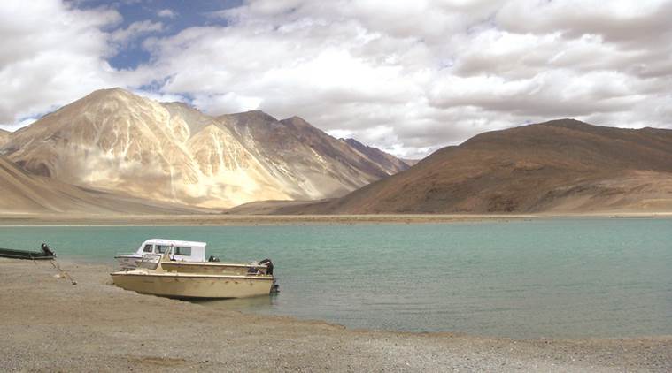 भारत-चीन सीमा पर स्थित झील।