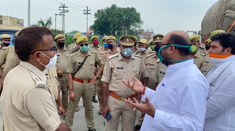 गिरफ्तारी के समय अजय कुमार लल्लू।