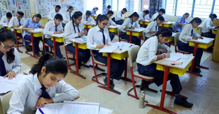 पाठ्यक्रम में बदलाव: नीति में दिखने लगी है नीयत की खोट