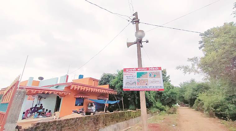 लाउडस्पीकर से कक्षाएं।
