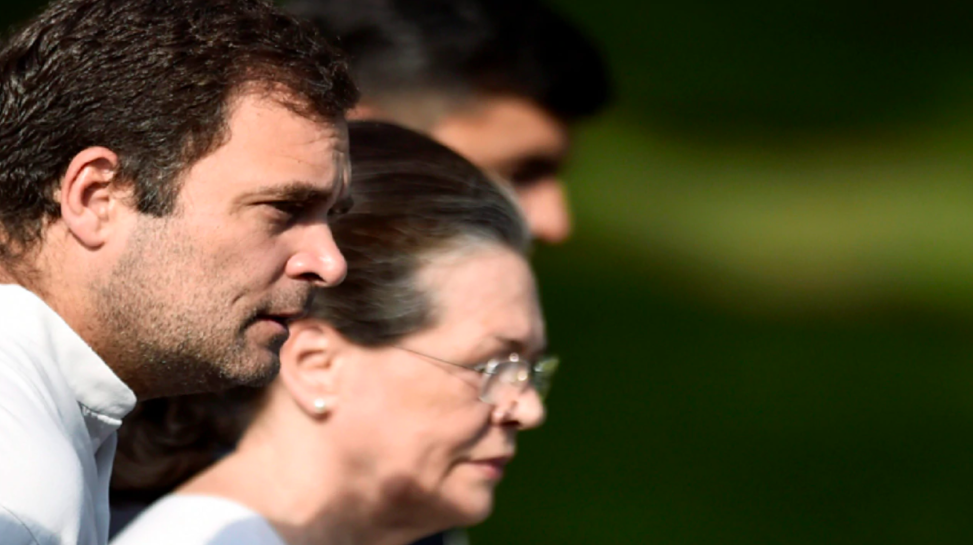राहुल गांधी और सोनिया गांधी।