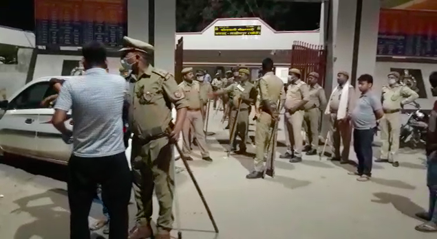 लखीमपुर खीरी: बीजेपी एमएलए ने थाने में घुसकर अपराधी को लॉकअप से छुड़ाया, प्रियंका ने पूछा- ये बेटी बचाओ है या अपराधी बचाओ मिशन?