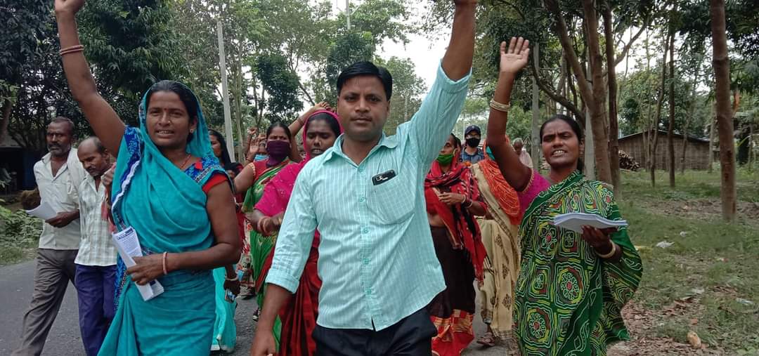 संजय सहनी प्रचार करते हुए।
