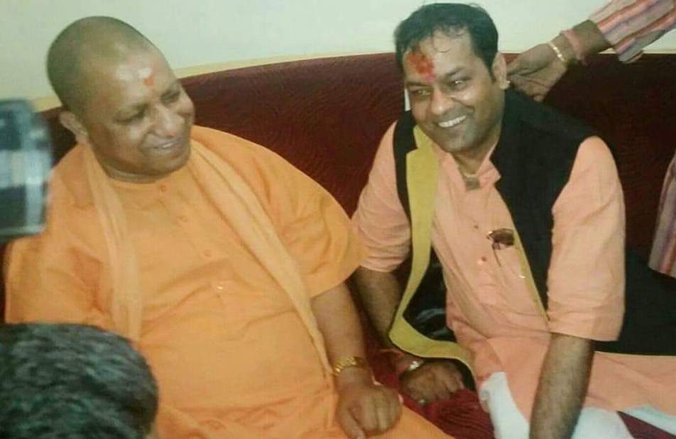 योगी और द्विवेदी।