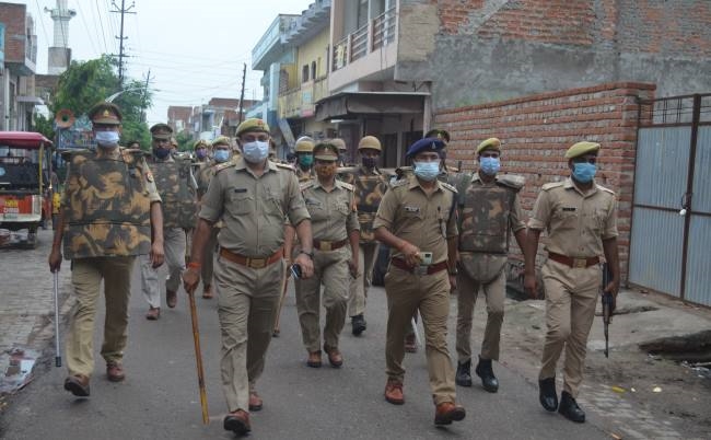 47 लाख की आबादी वाले हरदोई में पुलिस ने 90 हजार लोगों को किया पाबंद