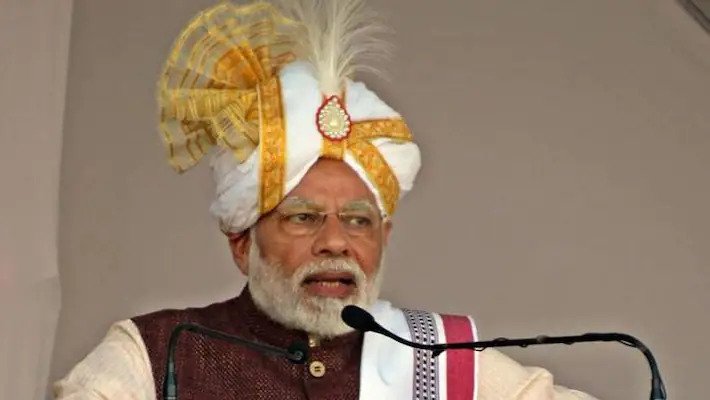 फासिज्म का पहला चरण होता है लोकतंत्र में अवतारवाद
