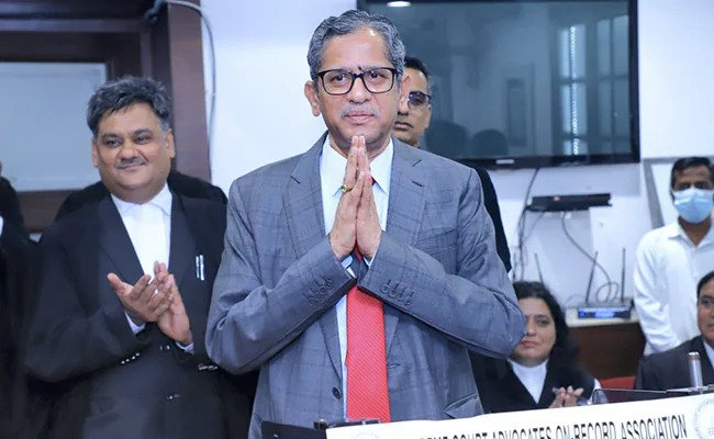 जस्टिस रमना ने राजद्रोह कानून पर लिया था ऐतिहासिक निर्णय पर संवैधानिक मामलों पर रही चुप्पी