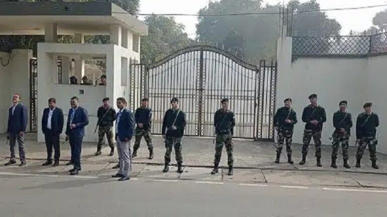 हेमंत सोरेन से ईडी की पूछताछ के दौरान साथ आए सीआरपीएफ जवानों पर मामला दर्ज