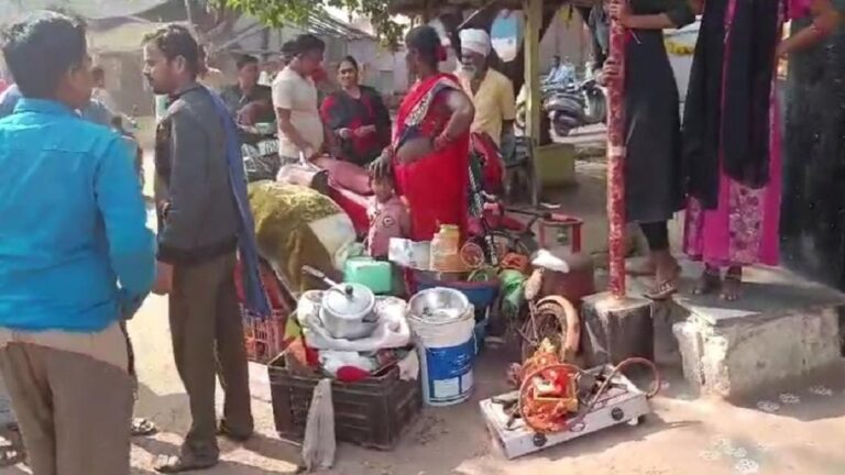 छत्तीसगढ़: अतिक्रमण के नाम पर ठेले-गुमटियों पर बुलडोजर चलाकर रोजी-रोटी छीन रही बीजेपी 