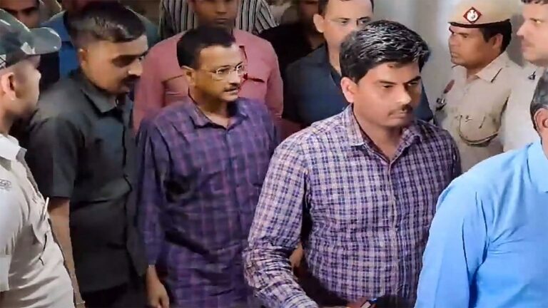 केजरीवाल की गिरफ्तारी को लेकर दुनिया भर की निगाह के मायने 