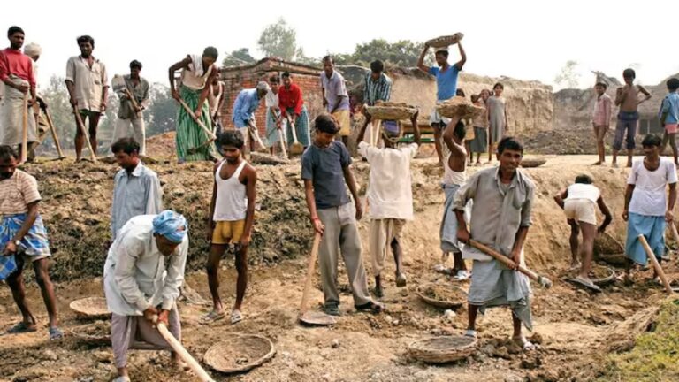 संसदीय समिति ने माना: बजट की कमी कर मनरेगा को ख़त्म करने की भाजपा सरकार की साजिश