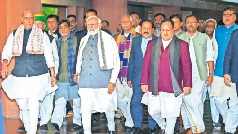 बीजेपी ने ख़ुद बताया कि ख़तरे में हैं मोदी