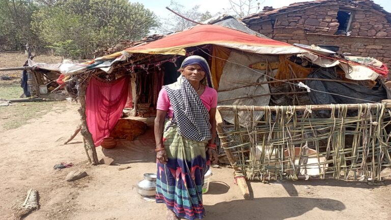 मध्यप्रदेश: दलित का जख्मी पैर निगल रहा जिंदगी, इलाज हेतु आर्थिक मदद की है दरकार !