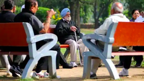 ग्राउंड रिपोर्ट: पेंशनधारी बुजुर्गों को सिर्फ मोदी चाहिए, विकास नहीं है मुद्दा