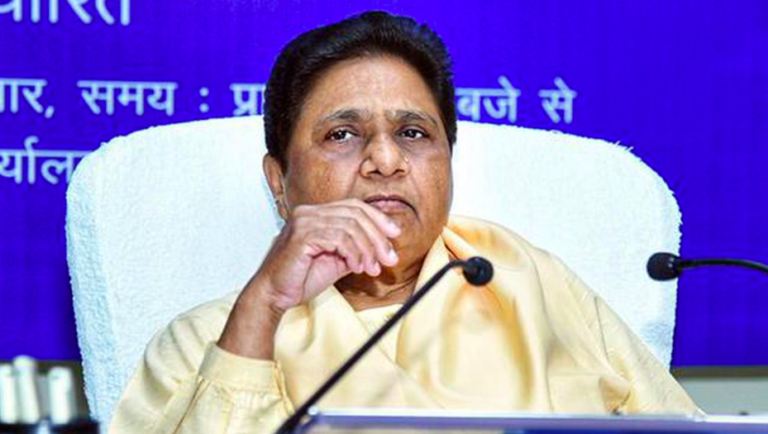 खात्मे के रास्ते पर है मायावती की राजनीति