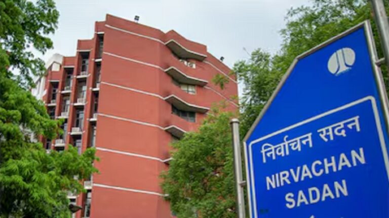 इतना अक्षम, इतना पक्षपाती और इतना बेशर्म चुनाव आयोग कभी नहीं रहा!