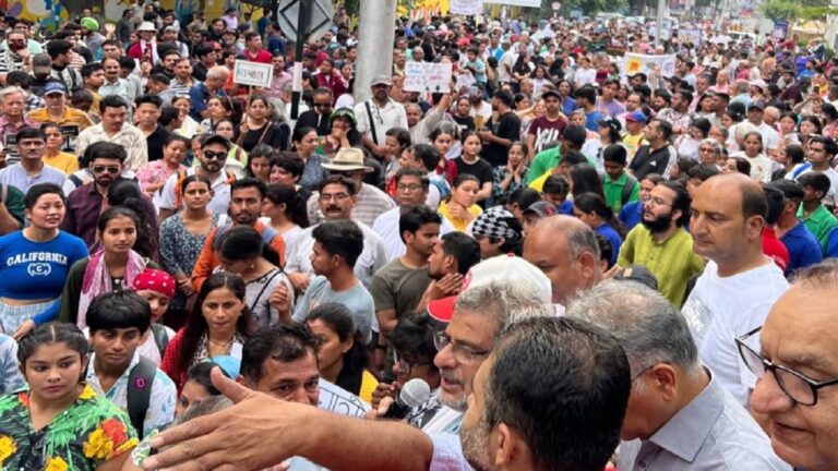 पारा पहुंचा 43 पार तो पेड़ बचाने उमड़ा देहरादून
