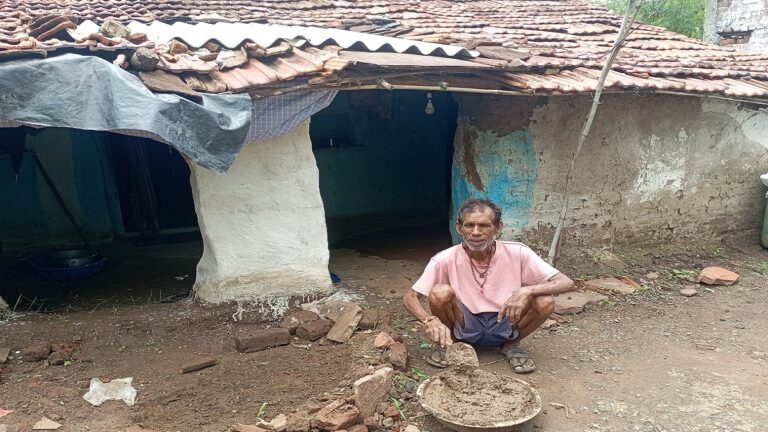 ग्राउंड रिपोर्ट: प्रधानमंत्री आवास योजना से आज भी वंचित हैं   झोपड़ी में रहने वाले गरीब!