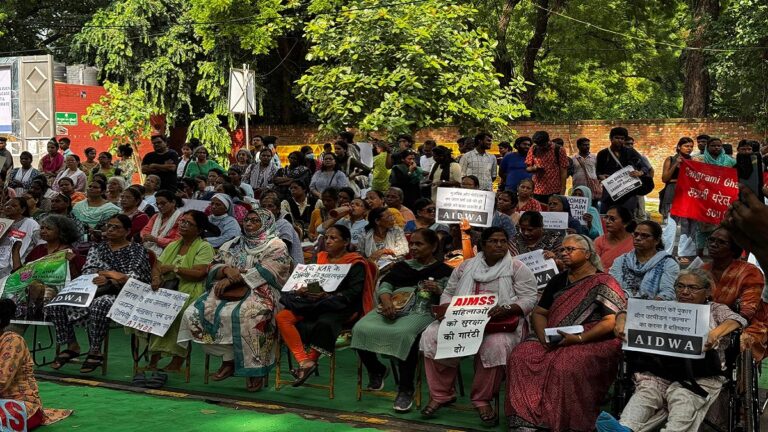 यौन हिंसा के क्रूर मामलों के खिलाफ उठ खड़े हुए दिल्ली के नागरिक, जंतर-मंतर पर किया प्रदर्शन