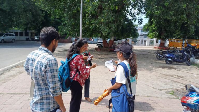 लखनऊ विश्वविद्यालय में रोजगार अधिकार अभियान ने किया छात्रों से संवाद
