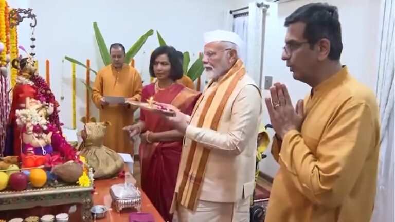 इंदिरा जय सिंह का लेख: अपने ही शपथपत्र के विरुद्ध काम करना