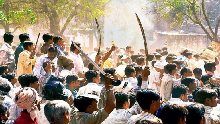 मुल्क की हवा में इतने कील-कांटे कि गुब्बारा उड़ते ही फट जाता है