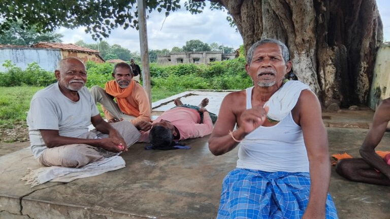 ग्राउंड रिपोर्ट : यूपी के पहाड़ी क्षेत्र नौगढ़ में सिंचाई साधन की कमी, मुश्किल में आदिवासी किसान
