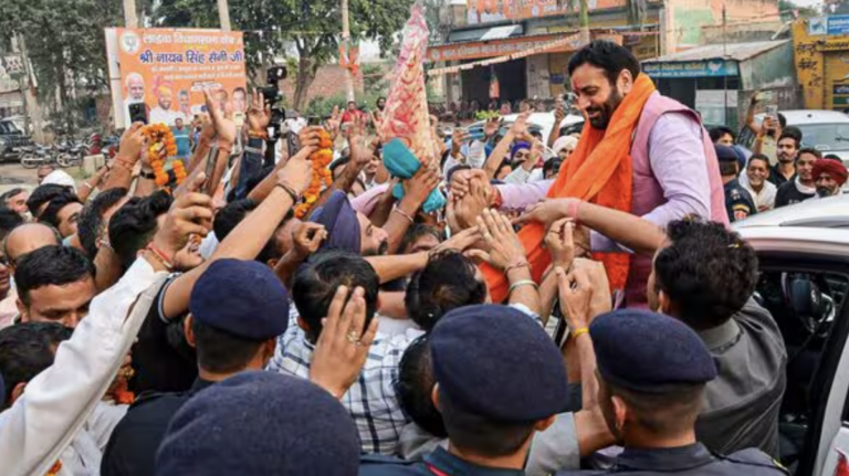 हरियाणा में बीजेपी ने रुमाल से कबूतर निकाला है 
