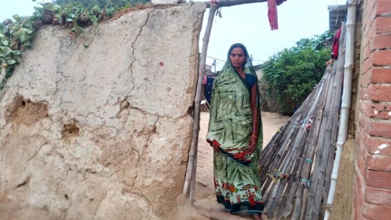ग्राउंड रिपोर्ट : ‘केवाईसी कराने के फरमान से सरकार मनरेगा योजना को कॉफिन में लिटाकर ठोक रही कील’