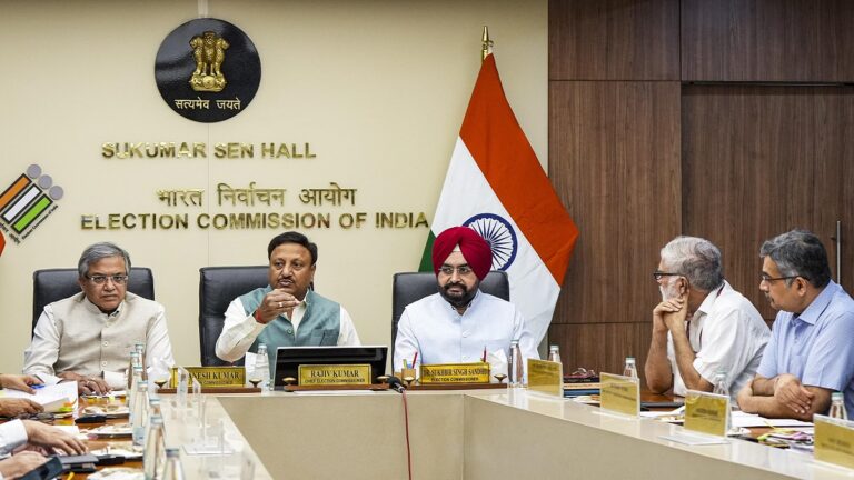 महाराष्ट्र में अजीबोगरीब स्थिति के लिए चुनाव आयोग जिम्मेदार