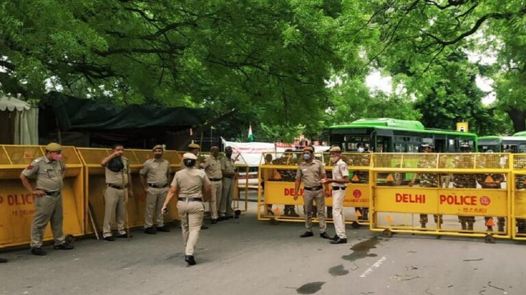 इस दौर के फरियादी जाएं तो कहां जाएं