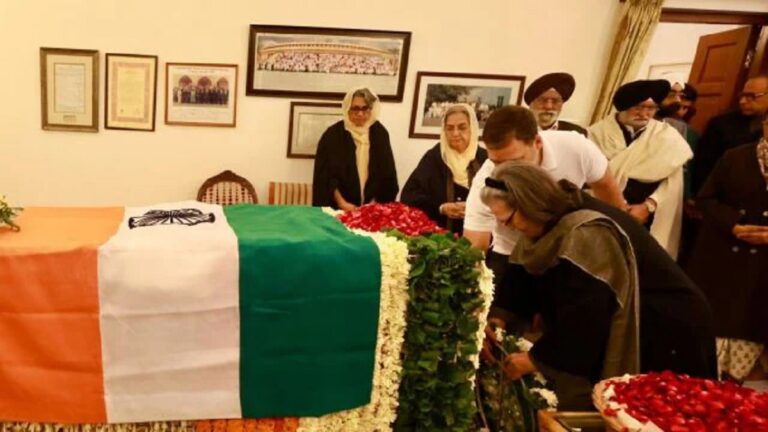आखिर मनमोहन सिंह के लिए स्मारक स्थल पर कैसे मजबूर हुई मोदी सरकार?