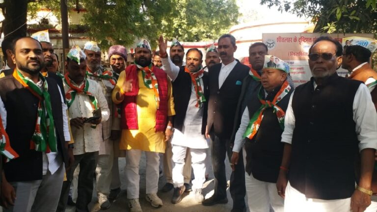 मिर्ज़ापुर: सीओ सिटी की बर्खास्तगी के लिए अड़े कांग्रेसी, कार्रवाई नहीं हुई तो होगा बड़ा जन-आंदोलन