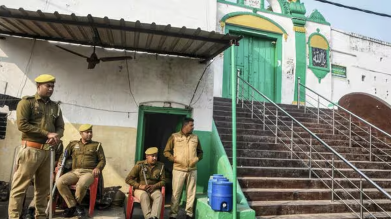 दुष्यंत दवे का लेख: जब कोर्ट खुद करते हैं अपनी ही अवमानना