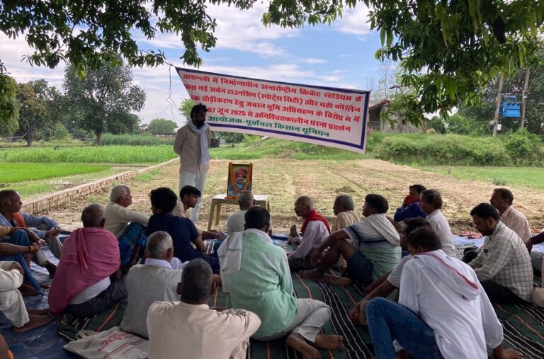 ग्राउंड रिपोर्ट : “हुजूर ! जमीन हमारी मां है, सौदा मत कीजिए; नोटों से खेत बिकेंगे तो बच्चों का भविष्य कहां उगेगा?”