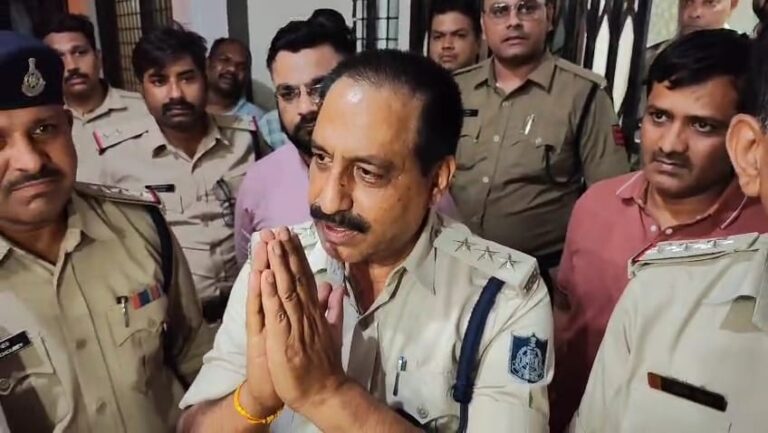 एक नगर, जहां पत्रकारों ने निडर हो कर डीएसपी से हाथ जोड़कर माफ़ी मंगवाई !
