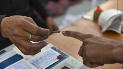 क्या हमारे तंत्र-संचालक अपनी पसंद के मतदाता चाहते हैं?