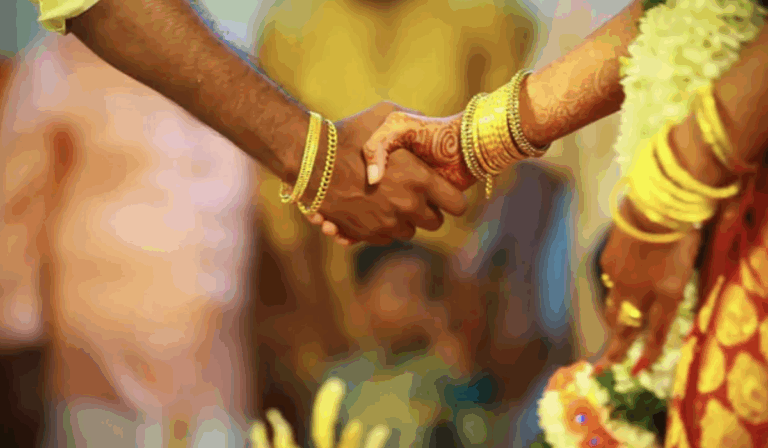 घर परिवार के अंदर बनते रिश्ते कलंक या मज़बूरियां?